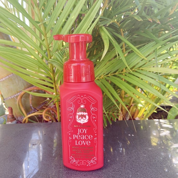 Bath & Body works Holiday LOVE Bundle - Picture 6 of 7